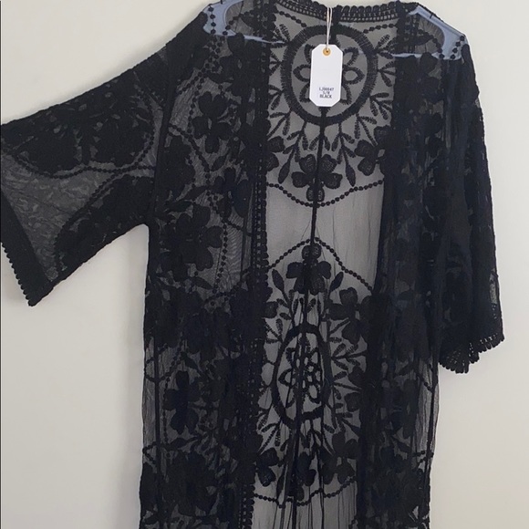 Black lace Loveriche Kimono - Picture 5 of 6